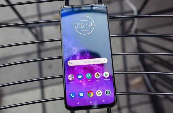 Обзор телефона Motorola One Zoom с четырьмя камерами
