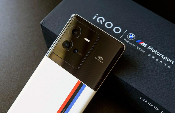 Обзор iQOO 10 Pro: мощный конкурент смартфонам Xiaomi с зарядкой 200 Вт