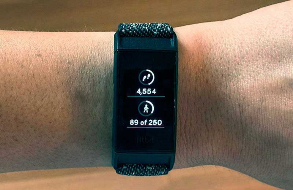 Обзор Fitbit Charge 4: обновлённый фитнес-браслет с поддержкой GPS и Spotify