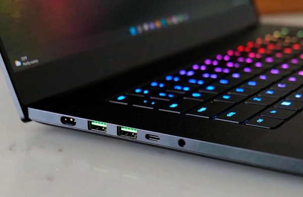 Обзор Razer Blade 15 (2022): дорогого ноутбука для HDR-игр со старыми проблемами