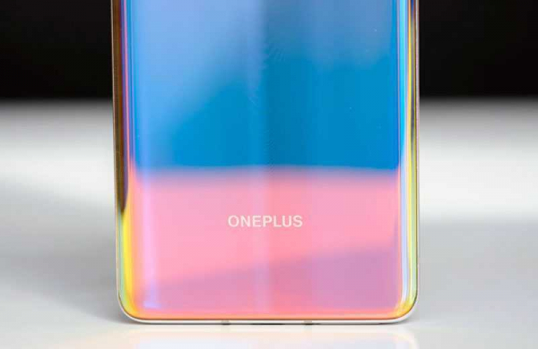 Обзор OnePlus 8: обновлённого и достойного смартфона