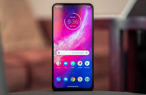 Первый обзор Motorola One Hyper: смартфон со всплывающей камерой и зарядкой 45Вт