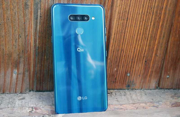 Обзор LG Q60: смартфон с проблемами и завышенной ценой