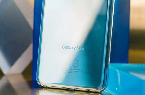 Обзор Samsung Galaxy S10e: почти все навороты по меньшей цене