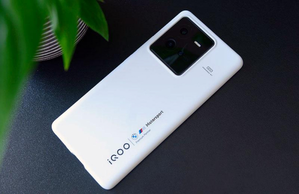 Обзор iQOO 10 Pro: мощный конкурент смартфонам Xiaomi с зарядкой 200 Вт