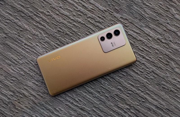 Обзор Vivo V23 Pro: смартфон с премиальным дизайном и селфи камерой