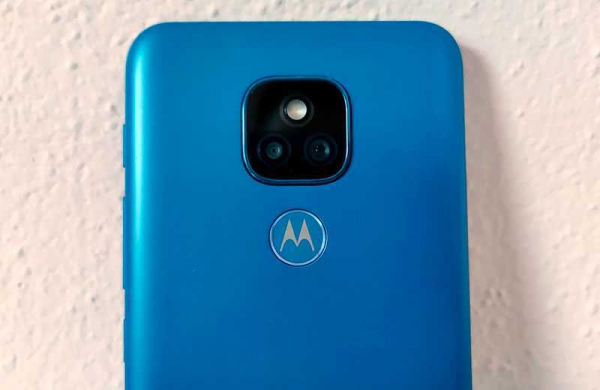 Обзор Motorola Moto E7 Plus: дешёвого смартфона достаточного для многих