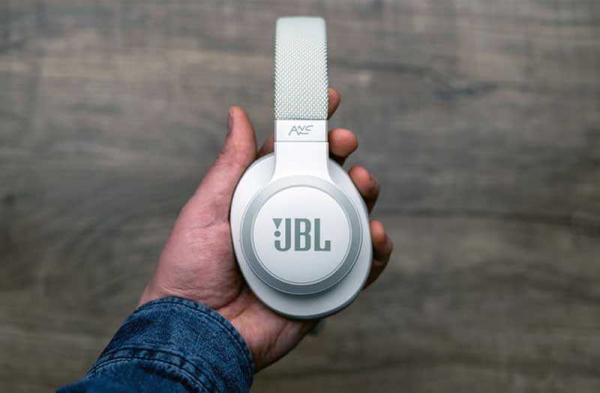 Обзор JBL Live 650BTNC: прекрасный компаньон для ежедневной музыки