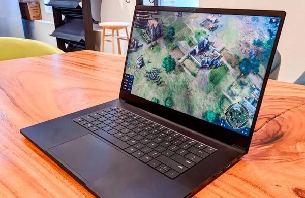 Обзор Razer Blade 15 (2022): дорогого ноутбука для HDR-игр со старыми проблемами