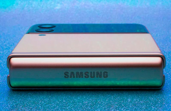 Обзор Samsung Galaxy Z Flip3 5G: высокотехнологичный раскладной смартфон стал дешевле